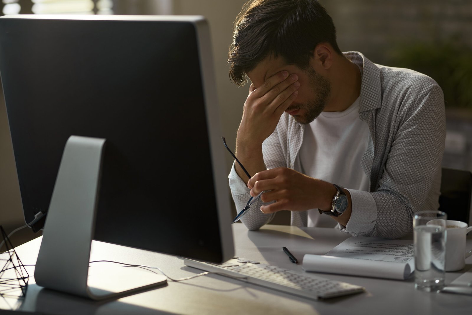 Pessoa em sofrimento emocional relacionado ao trabalho